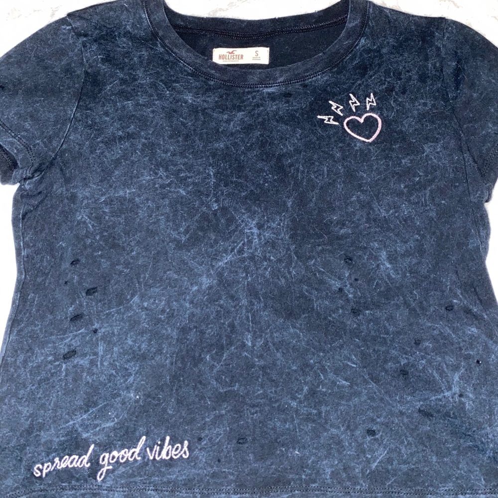 Adorable HOLLISTER shirt:)